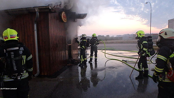 20150822 Geschaeftsbrand Baden Haidhofsiedlung  Foto: © FF Baden-Leesdorf