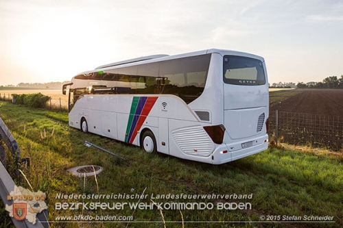 20150615 Reisebus-Bergung A2 Traiskirchen Foto: © Stefan Schneider
