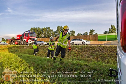 20150615 Reisebus-Bergung A2 Traiskirchen Foto: © Stefan Schneider