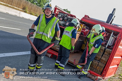 20150615 Reisebus-Bergung A2 Traiskirchen Foto: © Stefan Schneider