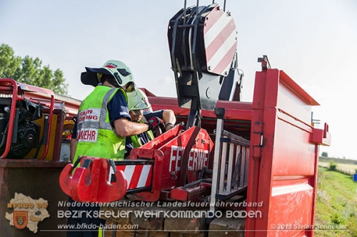 20150615 Reisebus-Bergung A2 Traiskirchen Foto: © Stefan Schneider