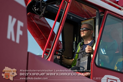 20150615 Reisebus-Bergung A2 Traiskirchen Foto: © Stefan Schneider