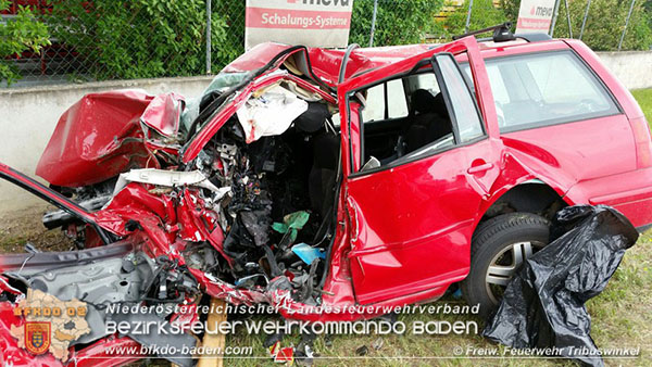 20150618 VU B212 Pfaffstätten  Foto: © P. Potz FF Tribuswinkel