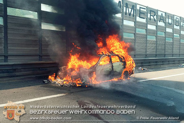 20150630 Fahrzeugbrand A21  Foto: © FF Alland