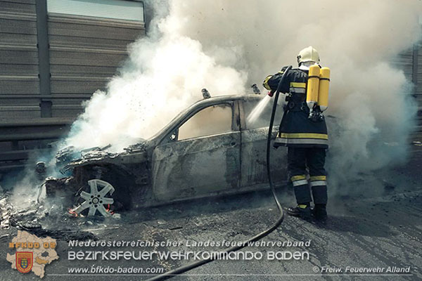 20150630 Fahrzeugbrand A21  Foto: © FF Alland