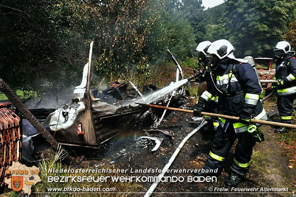 20150712 Wohnwagenanhängerbrand Kleinmariazell  Foto: © FF Altenmarkt a.d.Triesting