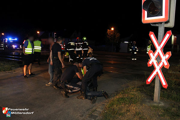 20150806 Pkw Bergung Möllersdorf  Foto: © FF Möllersdorf