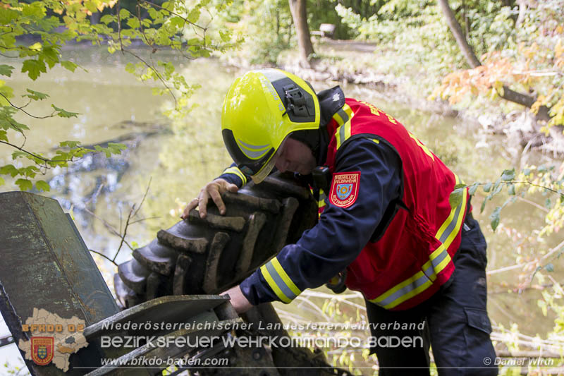 20150923 FZG Bergung Kottingbrunn Foto: © Daniel Wirth 20150923 FZG Bergung Kottingbrunn Foto: © Daniel Wirth