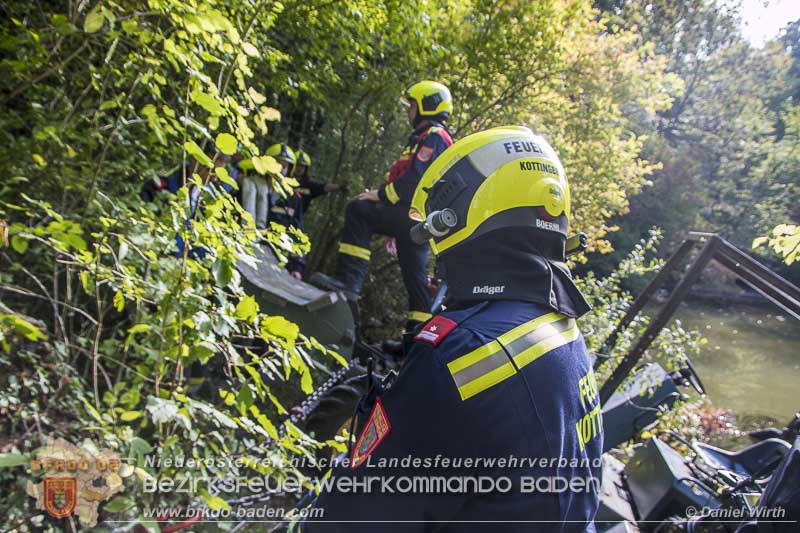 20150923 FZG Bergung Kottingbrunn Foto: © Daniel Wirth 20150923 FZG Bergung Kottingbrunn Foto: © Daniel Wirth