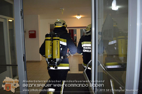 20151028 Brand in Wohnhausanlage Günselsdorf  Foto: © Christopher Neumayer FF Günselsdorf