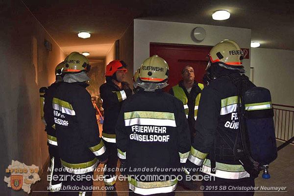 20151028 Brand in Wohnhausanlage Günselsdorf  Foto: © Christopher Neumayer FF Günselsdorf