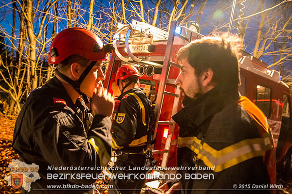 20151108 3 Personen in Notlage bei Alland   Foto: © Daniel Wirth