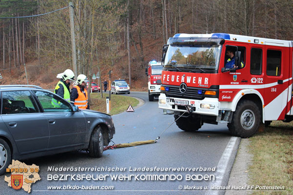 20151114 VU Grabenweg bei Pottenstein  Foto: © Michael u. Markus Hackl FF Pottenstein