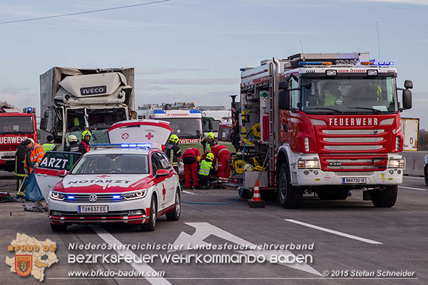 20151116 Lkw Auffahrunfall auf der A2 vor Bad Vöslau RFb Süd   Foto: Stefan Schneider