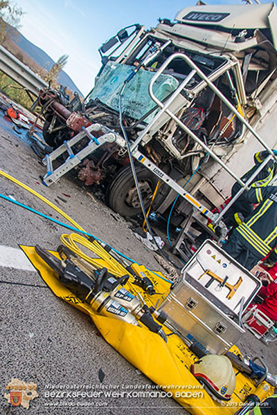 20151116 Lkw Auffahrunfall auf der A2 vor Bad Vöslau RFb Süd   Foto: Daniel Wirth