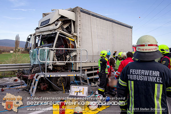 20151116 Lkw Auffahrunfall auf der A2 vor Bad Vöslau RFb Süd   Foto: Daniel Wirth