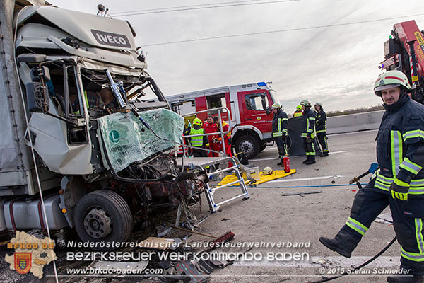 20151116 Lkw Auffahrunfall auf der A2 vor Bad Vöslau RFb Süd   Foto: Daniel Wirth