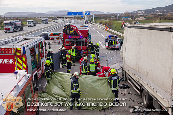 20151116 Lkw Auffahrunfall auf der A2 vor Bad Vöslau RFb Süd   Foto: Stefan Schneider