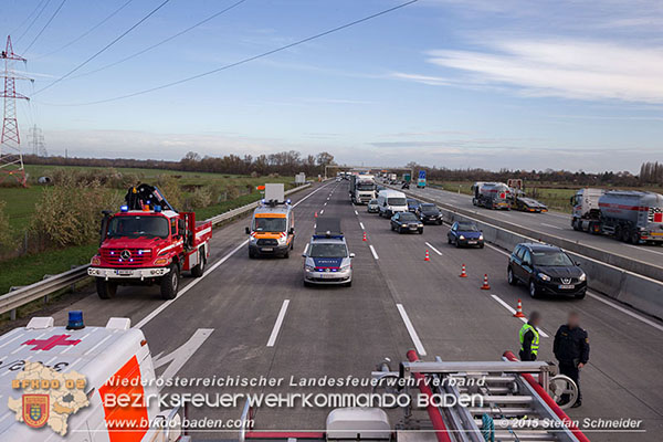 20151116 Lkw Auffahrunfall auf der A2 vor Bad Vöslau RFb Süd   Foto: Stefan Schneider