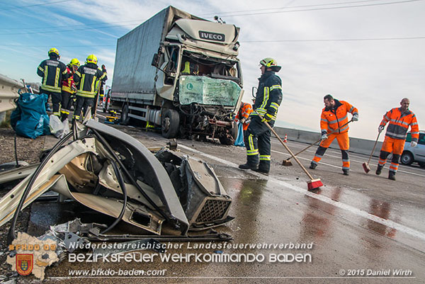20151116 Lkw Auffahrunfall auf der A2 vor Bad Vöslau RFb Süd   Foto: Daniel Wirth
