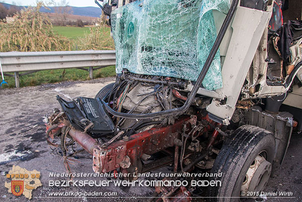 20151116 Lkw Auffahrunfall auf der A2 vor Bad Vöslau RFb Süd   Foto: Daniel Wirth
