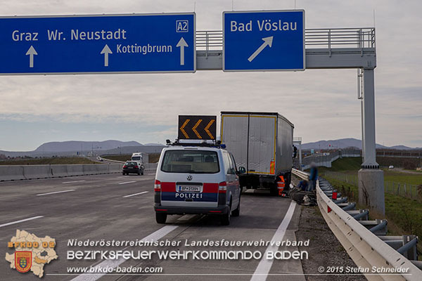 20151116 Lkw Auffahrunfall auf der A2 vor Bad Vöslau RFb Süd   Foto: Stefan Schneider