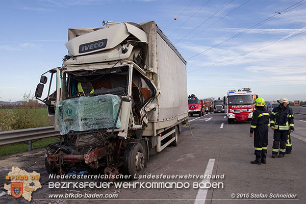 20151116 Lkw Auffahrunfall auf der A2 vor Bad Vöslau RFb Süd   Foto: Stefan Schneider