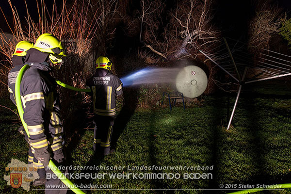 20151201_Sturmeinsatz_Baum auf Fluessiggastank gestuerzt in Baden Foto: © Stefan Schneider 20151201_Sturmeinsatz_Baum auf Fluessiggastank gestuerzt in Baden Foto: © Stefan Schneider