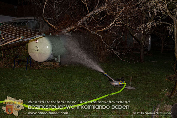 20151201_Sturmeinsatz_Baum auf Fluessiggastank gestuerzt in Baden Foto: © Stefan Schneider 20151201_Sturmeinsatz_Baum auf Fluessiggastank gestuerzt in Baden Foto: © Stefan Schneider