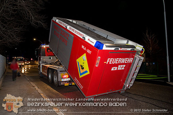 20151201_Sturmeinsatz_Baum auf Fluessiggastank gestuerzt in Baden Foto: © Stefan Schneider 20151201_Sturmeinsatz_Baum auf Fluessiggastank gestuerzt in Baden Foto: © Stefan Schneider