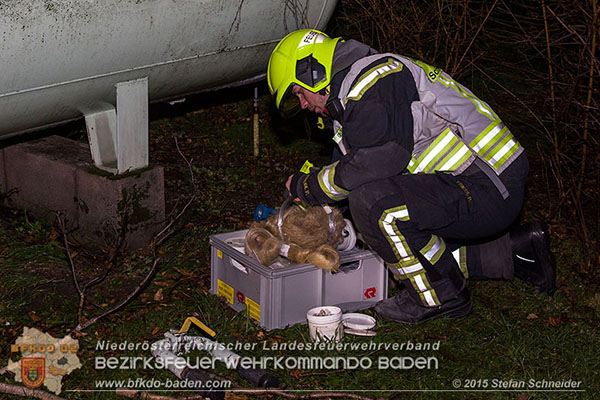 20151201_Sturmeinsatz_Baum auf Fluessiggastank gestuerzt in Baden Foto: © Stefan Schneider 20151201_Sturmeinsatz_Baum auf Fluessiggastank gestuerzt in Baden Foto: © Stefan Schneider