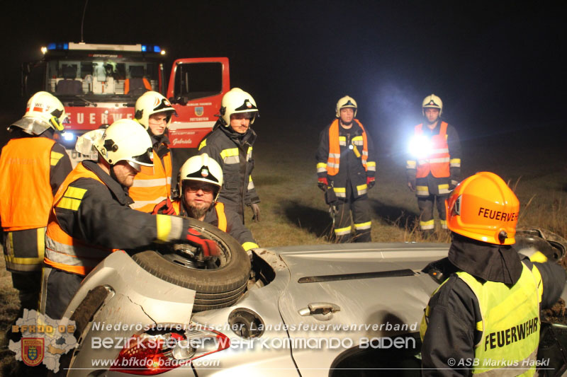 20151206 Verkehrsunfall L138 Grabenweg Pottenstein  Foto: © Markus Hackl