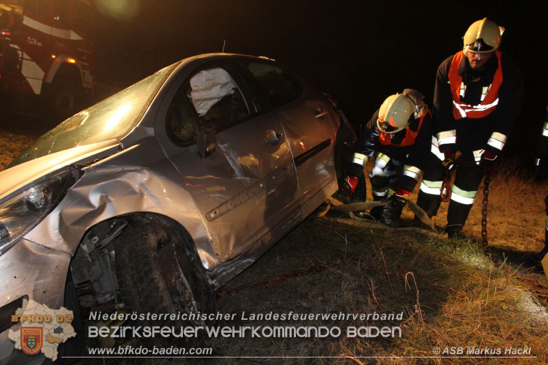 20151206 Verkehrsunfall L138 Grabenweg Pottenstein  Foto: © Markus Hackl