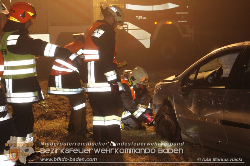 20151206 Verkehrsunfall L138 Grabenweg Pottenstein  Foto: © Markus Hackl
