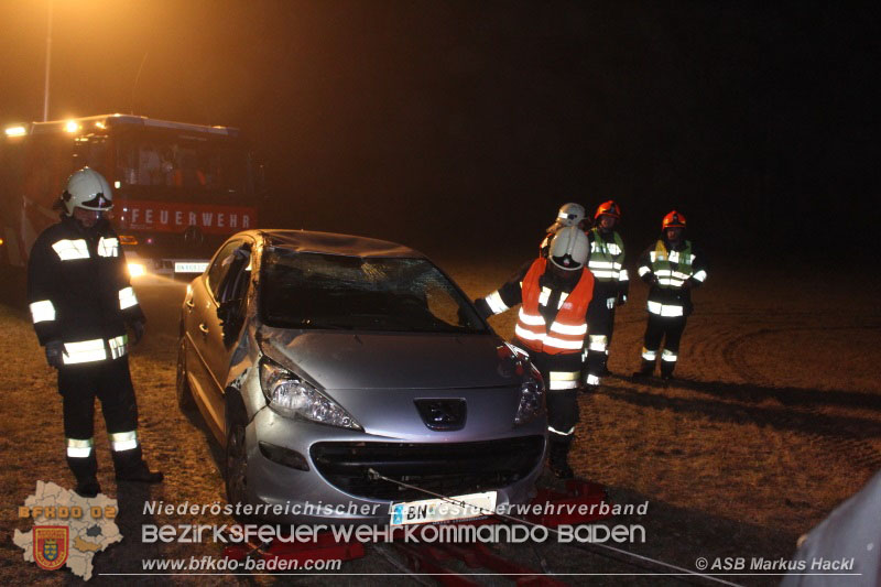 20151206 Verkehrsunfall L138 Grabenweg Pottenstein  Foto: © Markus Hackl