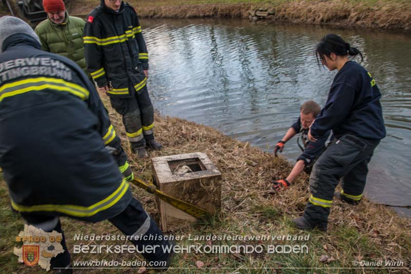 20151212 Tresorbergung Kottingbrunn Foto: © Daniel Wirth, BFK Baden 20151212 Tresorbergung Kottingbrunn Foto: © Daniel Wirth, BFK Baden