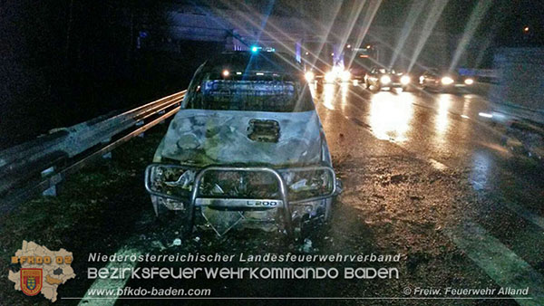 20151218 Pkw Brand A21 bei Hochstrass  Foto: © FF Alland