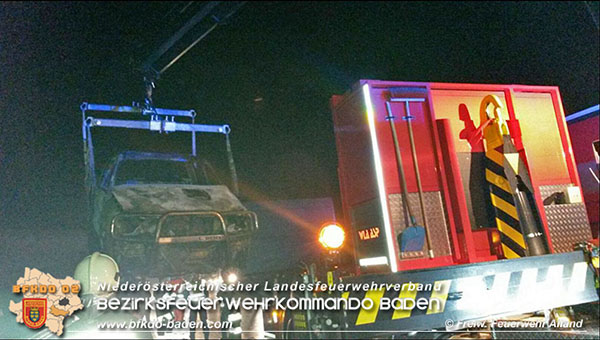 20151218 Pkw Brand A21 bei Hochstrass  Foto: © FF Alland