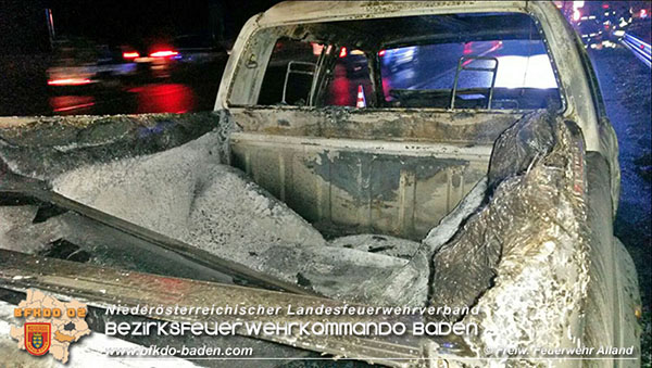 20151218 Pkw Brand A21 bei Hochstrass  Foto: © FF Alland