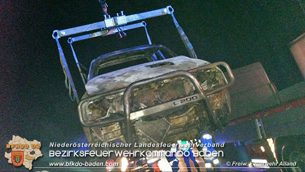20151218 Pkw Brand A21 bei Hochstrass  Foto: © FF Alland
