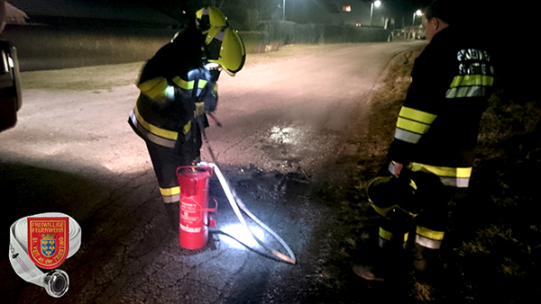 20160101 Kleinbrand in St.Veit a.d.Triesting Foto: © Michael Hafellner FF St.Veit 20160101 Kleinbrand in St.Veit a.d.Triesting Foto: © Michael Hafellner FF St.Veit
