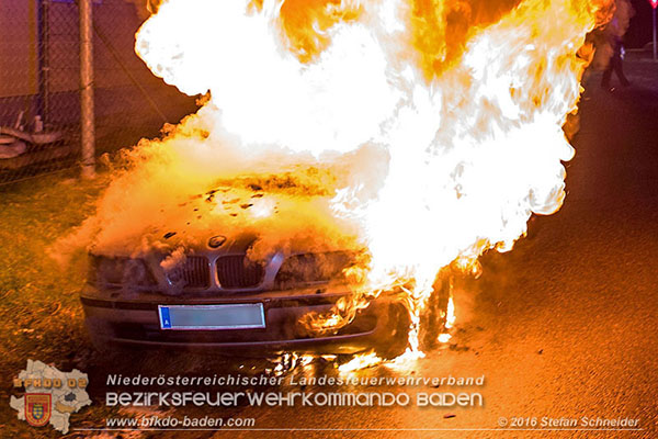 20160101 Fahrzeugbrand in Pfaffstätten Foto: © Stefan Schneider 20160101 Fahrzeugbrand in Pfaffstätten Foto: © Stefan Schneider