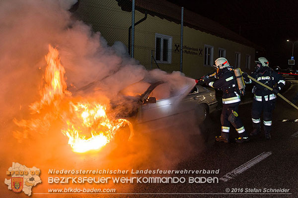 20160101 Fahrzeugbrand in Pfaffstätten Foto: © Stefan Schneider 20160101 Fahrzeugbrand in Pfaffstätten Foto: © Stefan Schneider