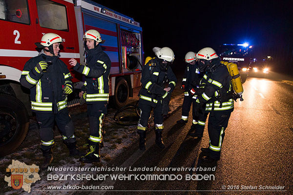 20160101 Fahrzeugbrand in Pfaffstätten  Foto: © Stefan Schneider