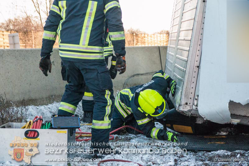 20160122 Klein Lkw Bergung auf der A2 Südautobahn  Foto: © Daniel Wirth