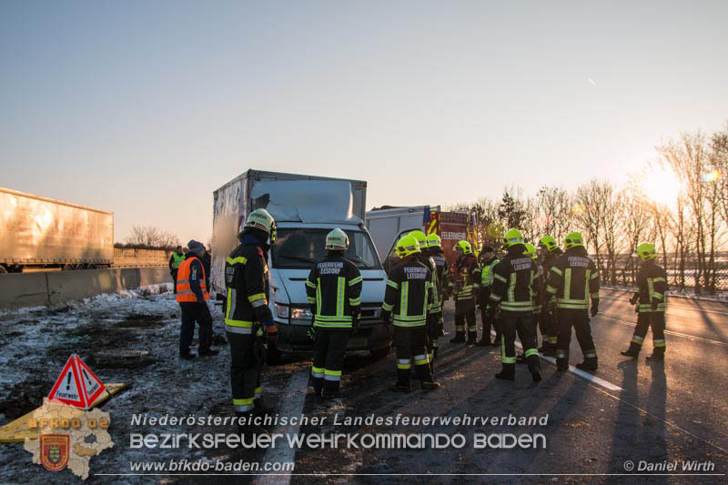 20160122 Klein Lkw Bergung auf der A2 Südautobahn  Foto: © Daniel Wirth