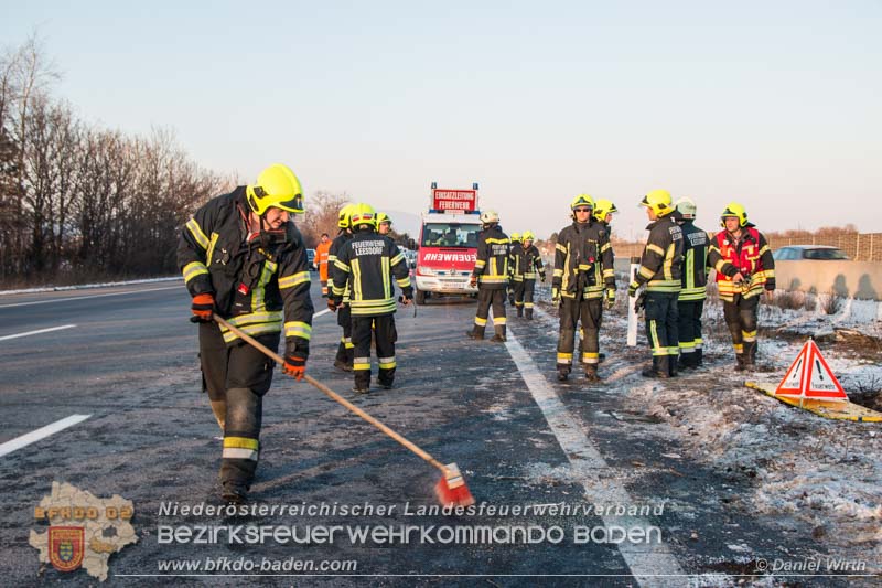 20160122 Klein Lkw Bergung auf der A2 Südautobahn  Foto: © Daniel Wirth