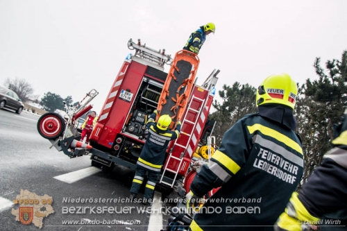 20160123 Verkehrsunfall mit Menschenrettung auf der A2 Rfb Süd bei Leobersdorf  Foto: © Daniel Wirth 
