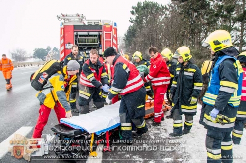 20160123 Verkehrsunfall mit Menschenrettung auf der A2 Rfb Süd bei Leobersdorf  Foto: © Daniel Wirth 