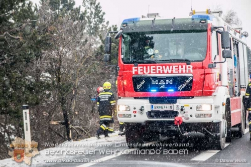 20160123 Verkehrsunfall mit Menschenrettung auf der A2 Rfb Süd bei Leobersdorf  Foto: © Daniel Wirth 